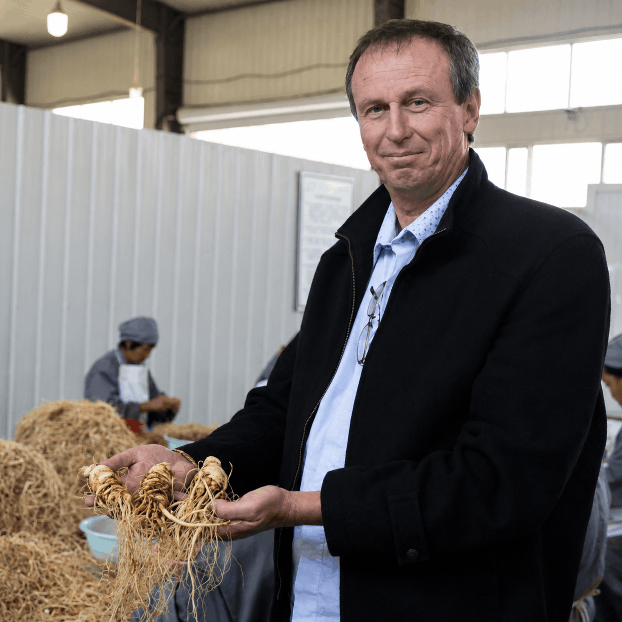 Founder of Laboratoire CEVRAI holding ginseng roots
